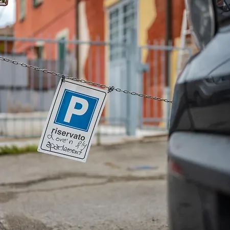 アパート *love'n Fly * Airport- Ducati ボローニャ